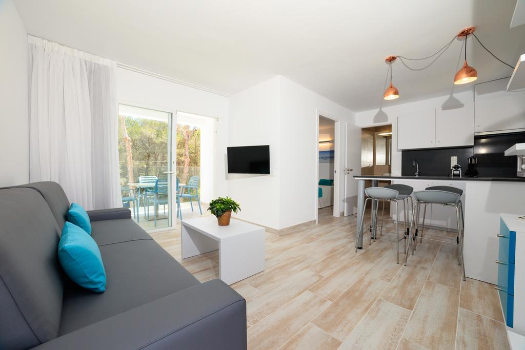Pinos Playa Suites Playa Migjorn Bagian luar foto