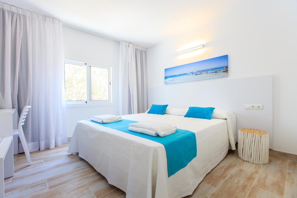Pinos Playa Suites Playa Migjorn Bagian luar foto
