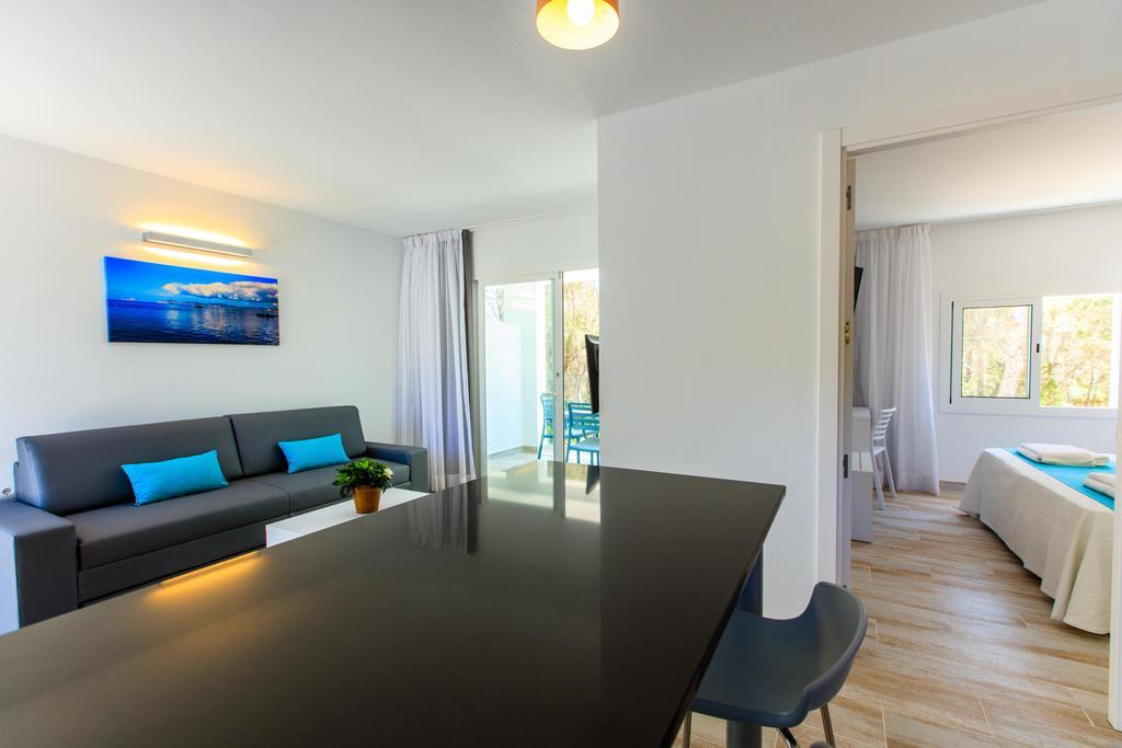 Pinos Playa Suites Playa Migjorn Bagian luar foto