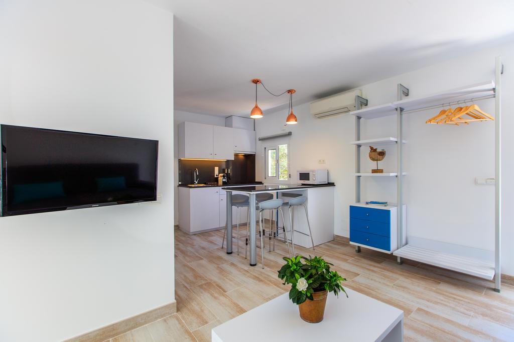 Pinos Playa Suites Playa Migjorn Bagian luar foto